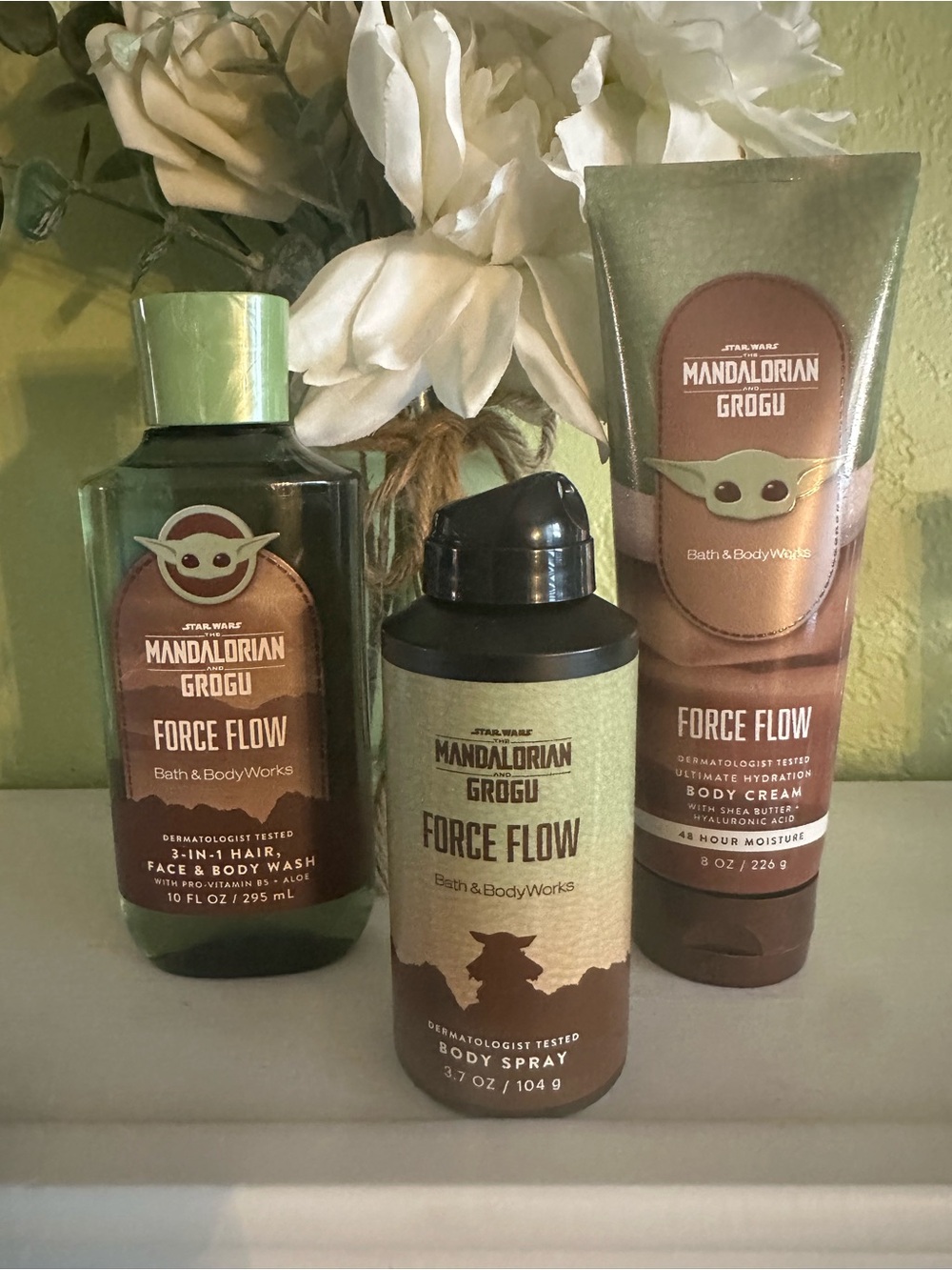 Bath & Body Works Mandalorian Grogu Force Flow Body Care Set - Green and Brown